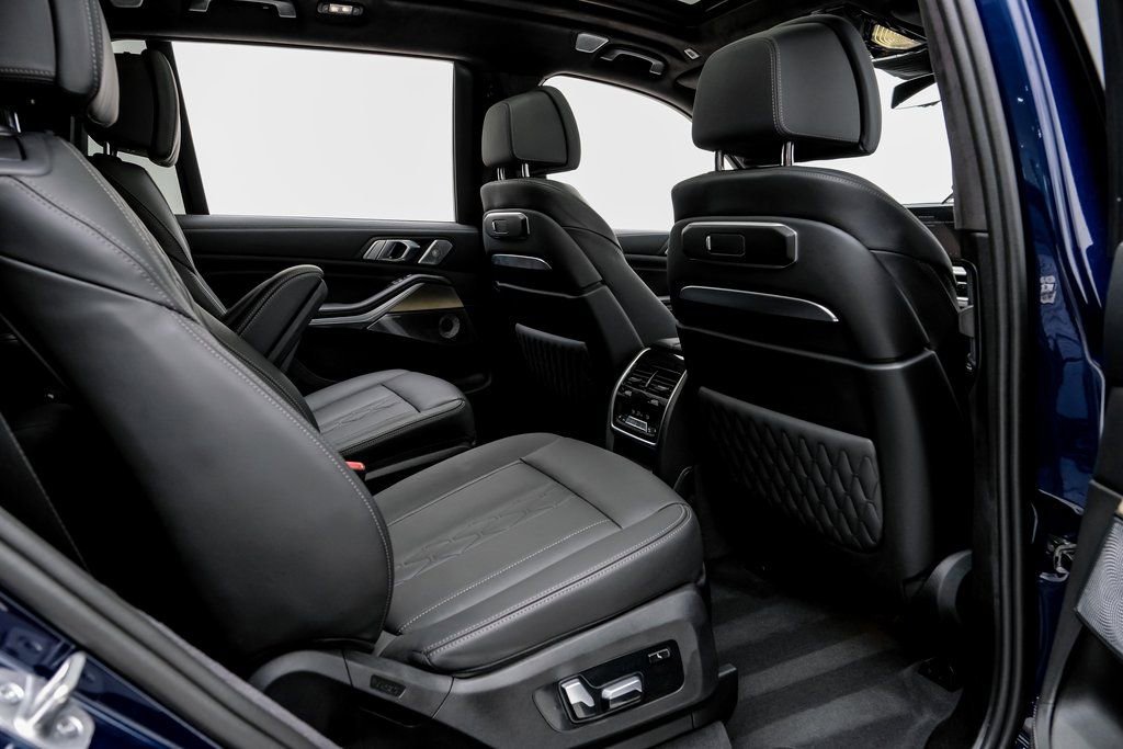 Used 2024 BMW ALPINA XB7 image 32