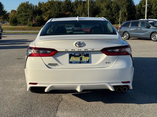 Used 2022 Toyota Camry SE FWD image 5