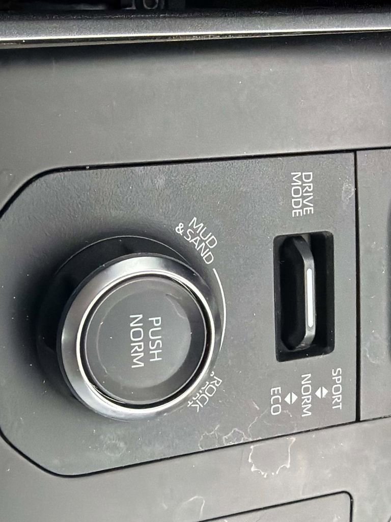 Used 2023 Toyota Highlander XSE image 19