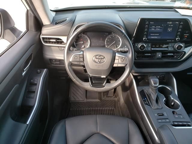 Used 2021 Toyota Highlander XLE image 16