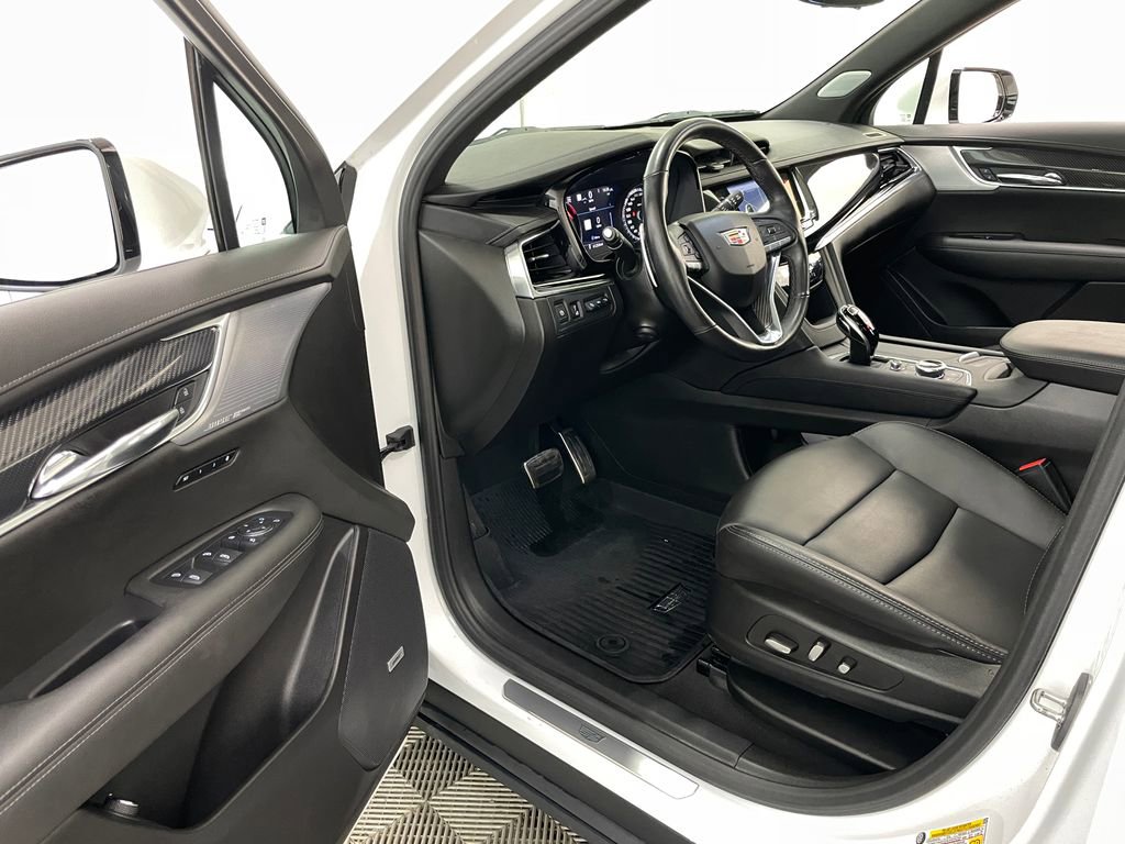 Used 2024 Cadillac XT6 Sport w/ Technology Package image 28