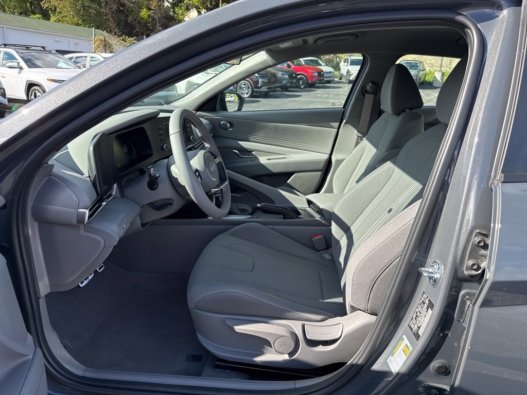 New 2025 Hyundai Elantra Sport image 12