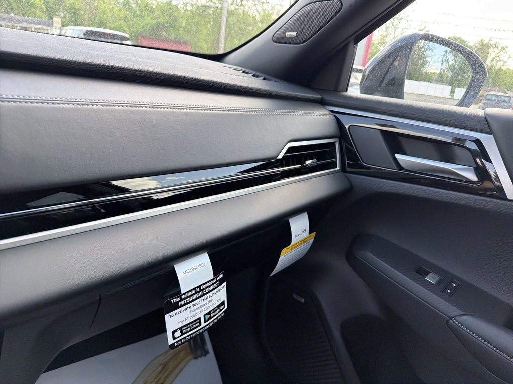 New 2026 Mitsubishi Outlander LE AWD/4WD image 24