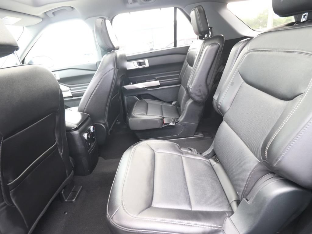 Used 2023 Ford Explorer Limited w/ Limited Technology Package RWD image 6