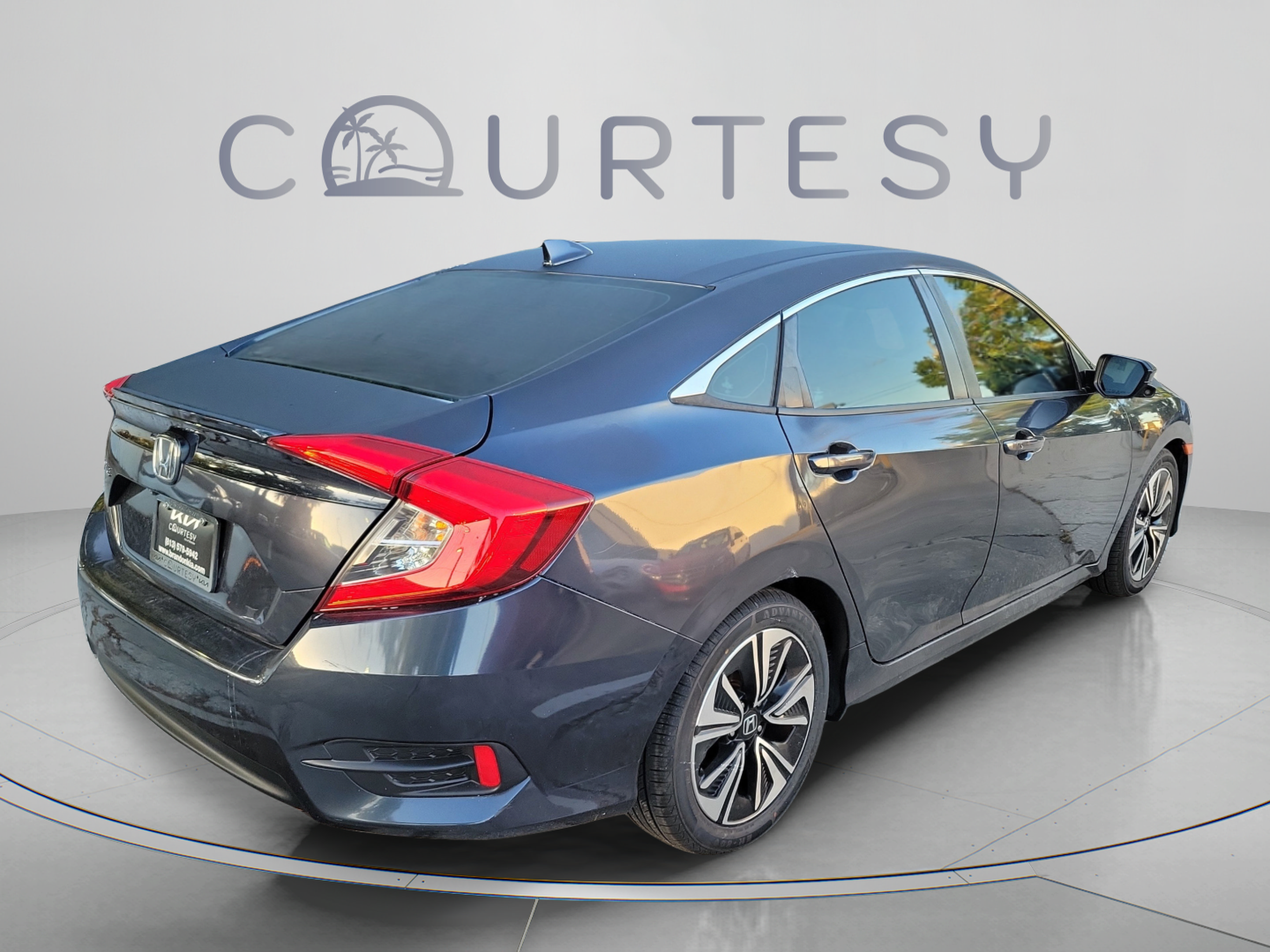 Used 2018 Honda Civic EX-L image 3