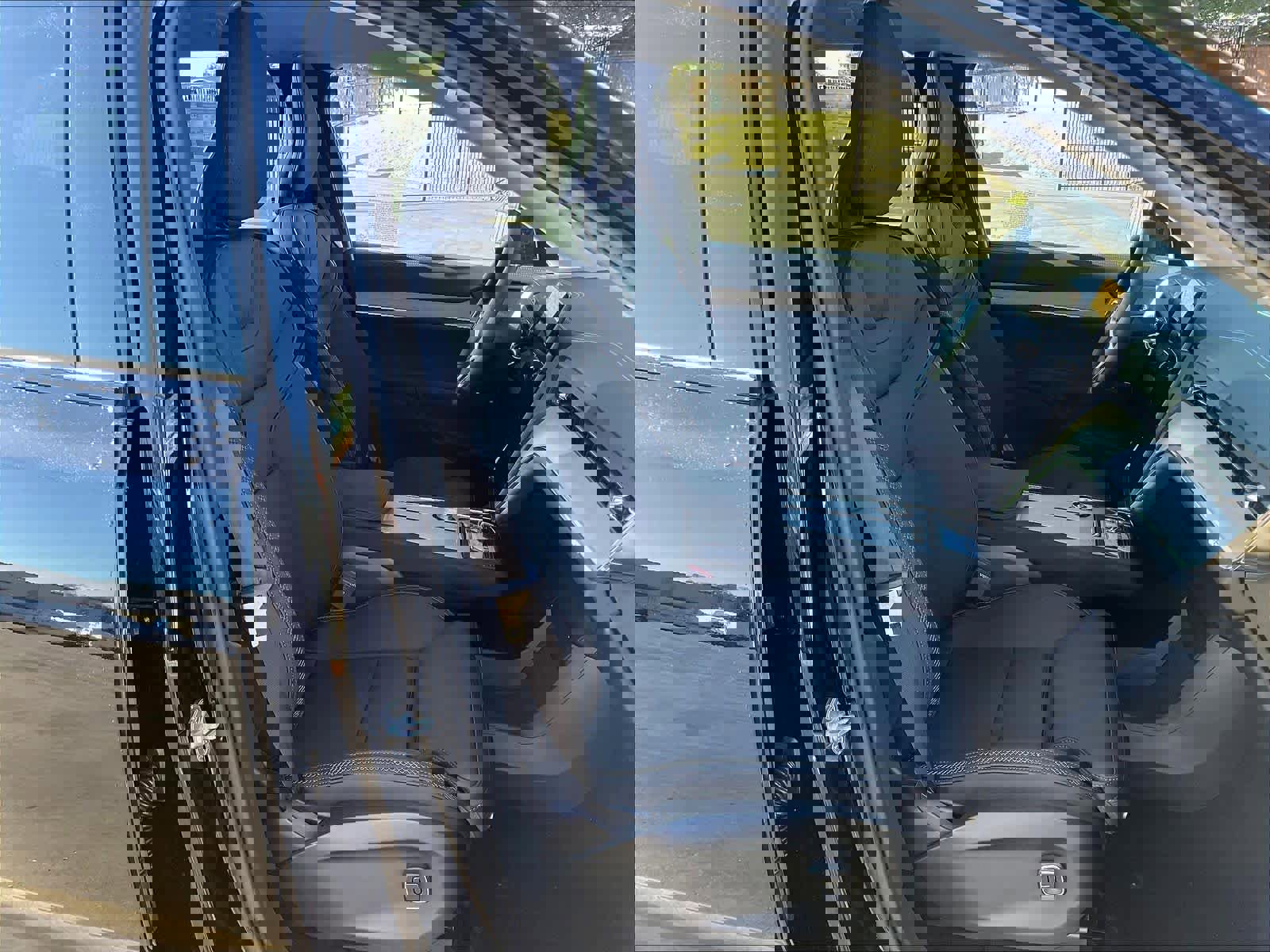 New 2025 Volvo EX90 Plus w/ Protection Package Premier image 32