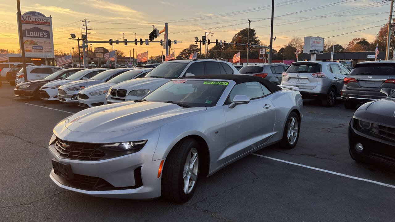 Used 2019 Chevrolet Camaro LT RWD image 3