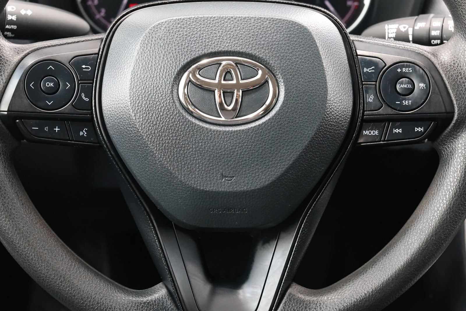 Used 2024 Toyota RAV4 XLE FWD image 17