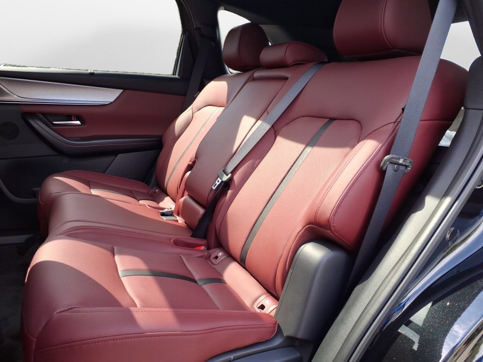 New 2025 MAZDA CX-70 Plug-In Hybrid w/ Premium Plus image 8