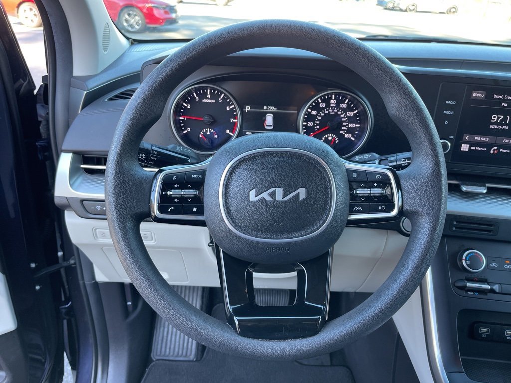 Certified 2023 Kia Carnival LX image 15