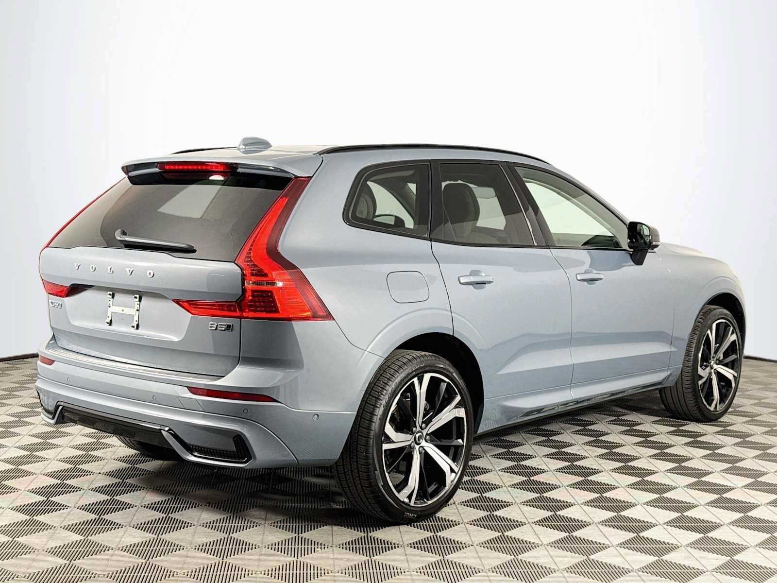 Used 2023 Volvo XC60 B5 Ultimate w/ Climate Package AWD/4WD image 5
