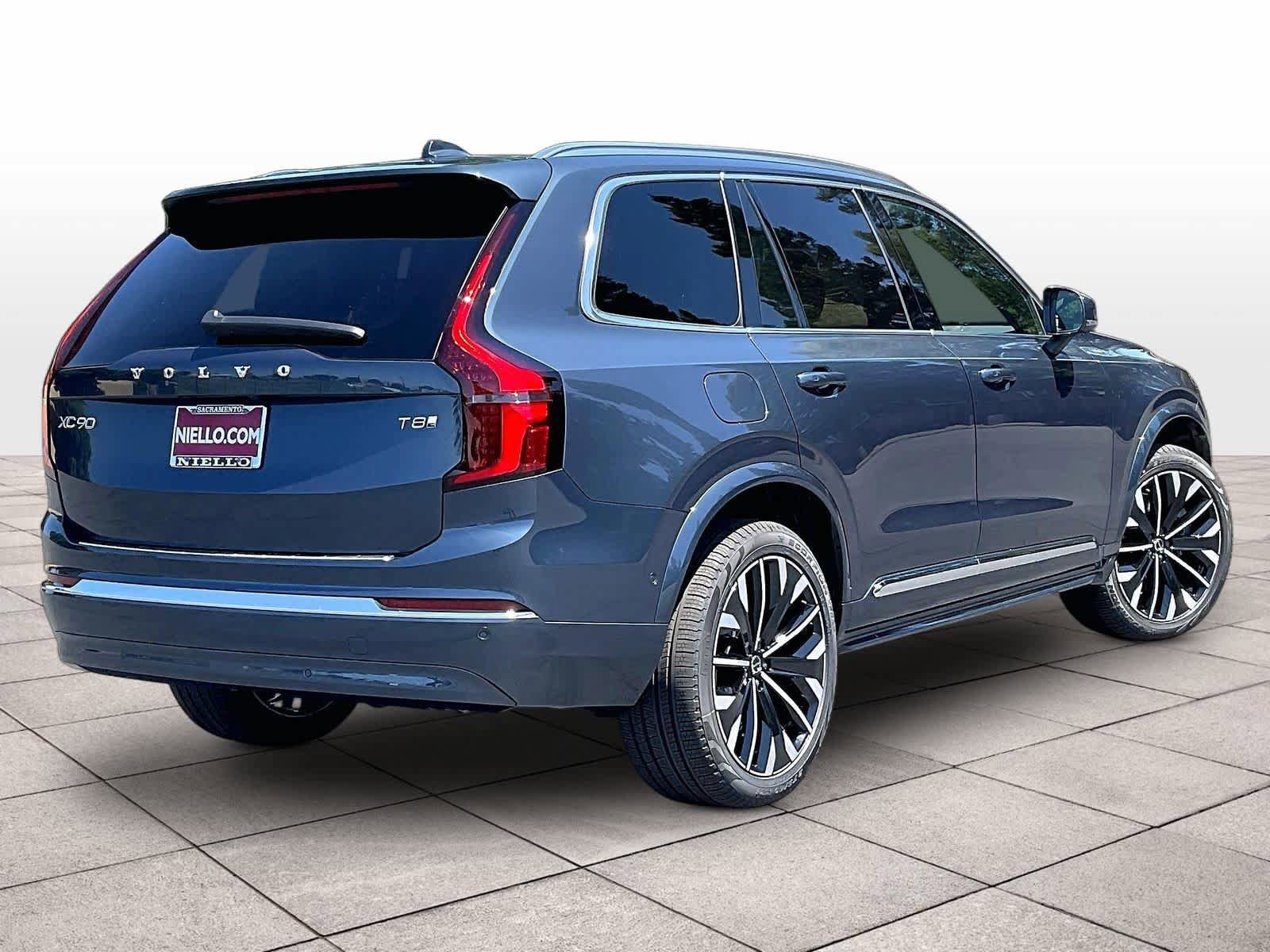 New 2026 Volvo XC90 T8 Plus w/ Protection Package AWD/4WD image 4