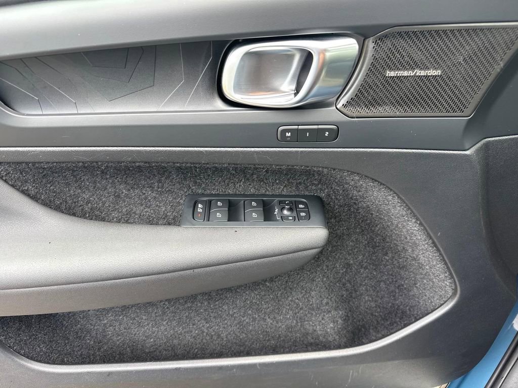 Certified 2023 Volvo C40 P8 Recharge Ultimate w/ Protection Package Premier AWD/4WD image 15