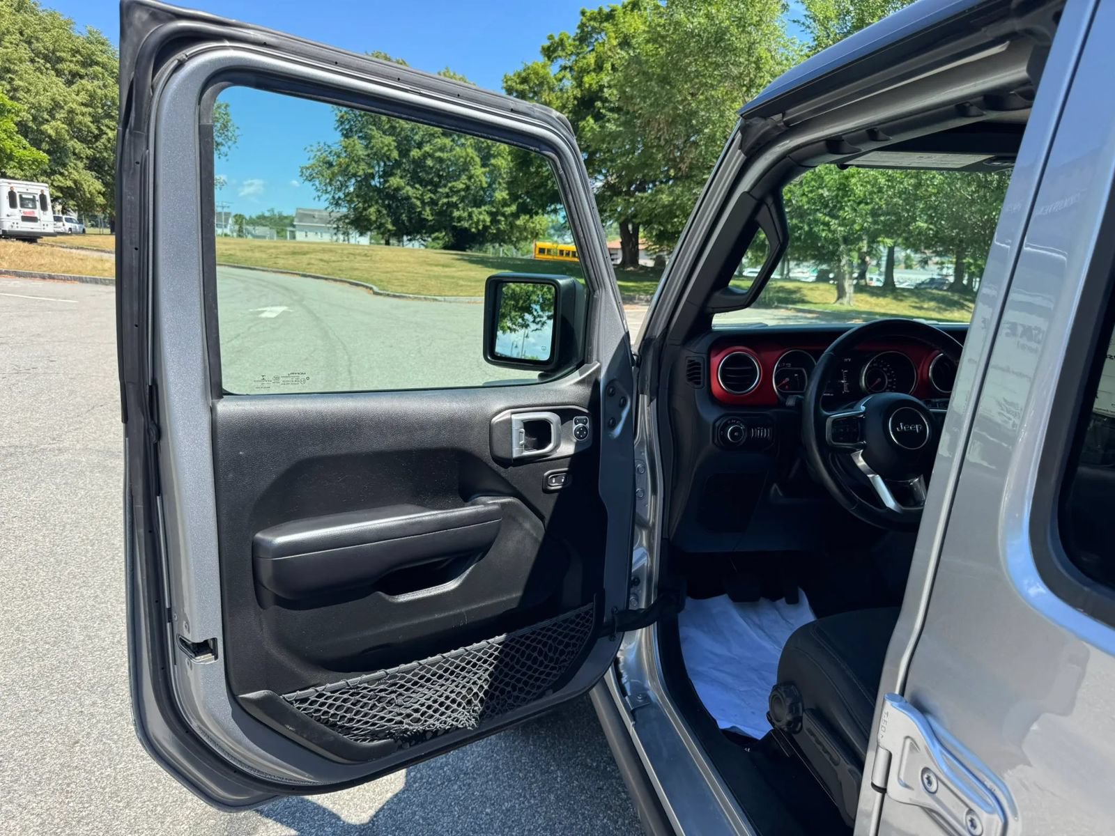 Used 2019 Jeep Wrangler Unlimited Rubicon w/ Cold Weather Group AWD/4WD image 11