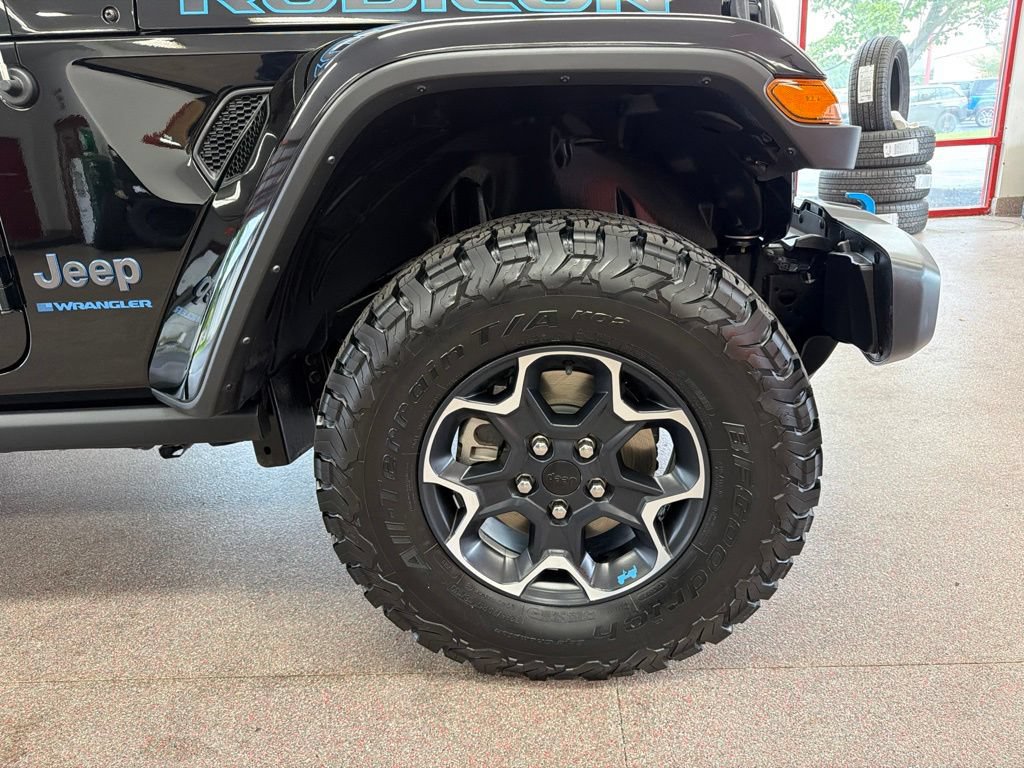 Used 2023 Jeep Wrangler Unlimited Rubicon 4xe w/ Cold Weather Group AWD/4WD image 28