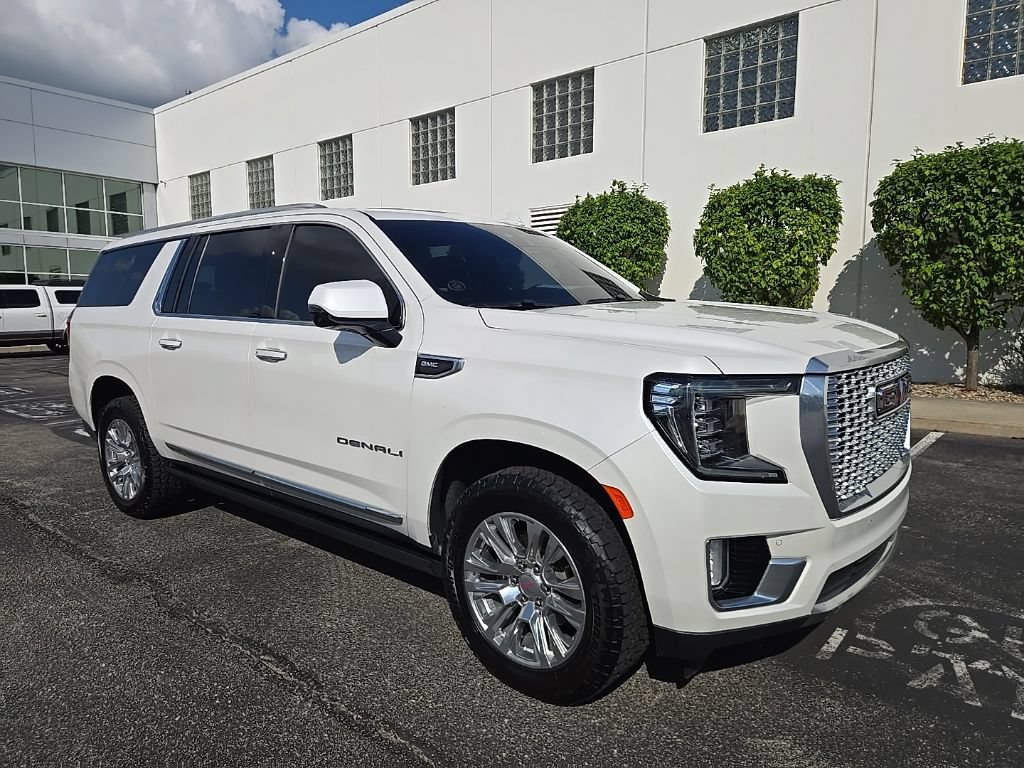 Used 2023 GMC Yukon XL Denali AWD/4WD image 4