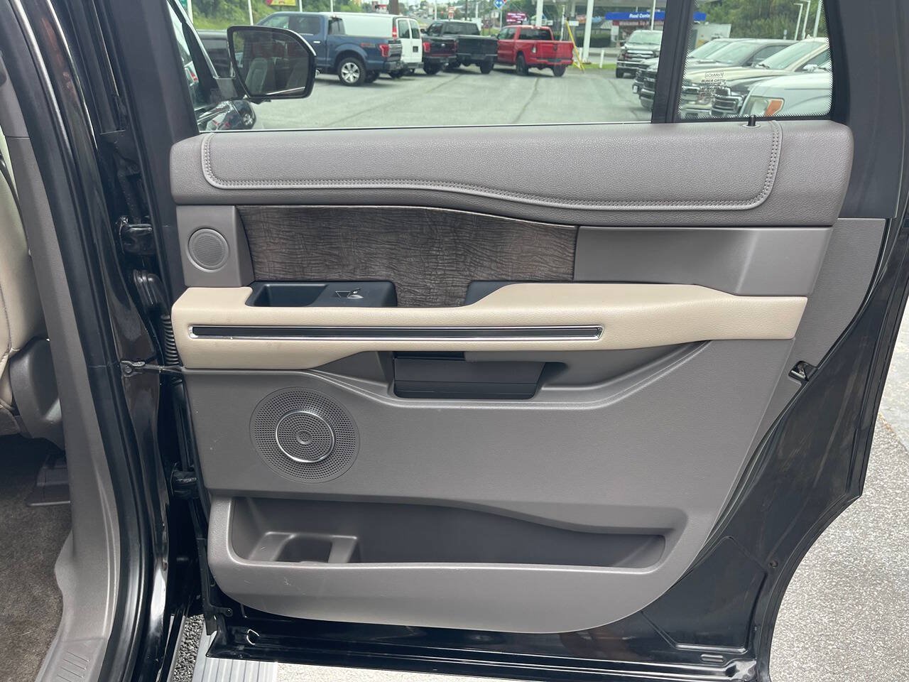 Used 2018 Ford Expedition Max Limited w/ Equipment Group 302A AWD/4WD image 35