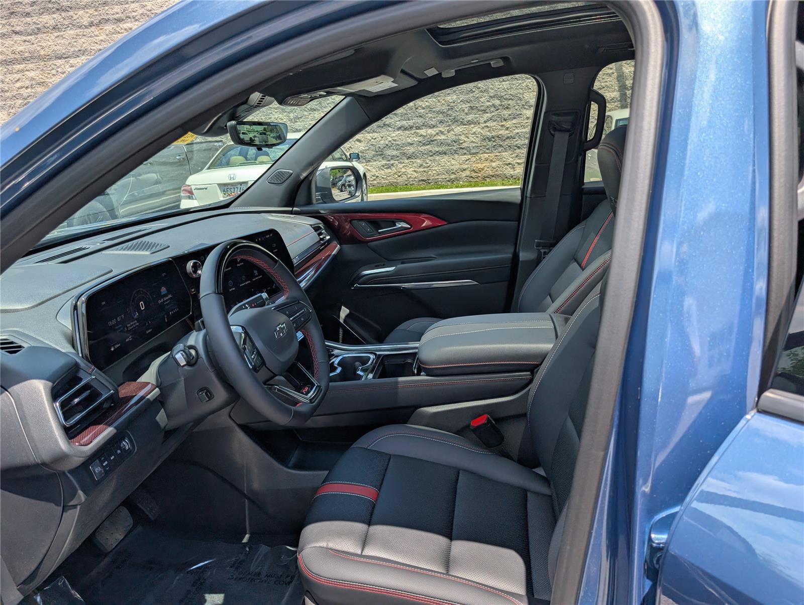 Used 2026 Chevrolet Traverse RS AWD/4WD image 17