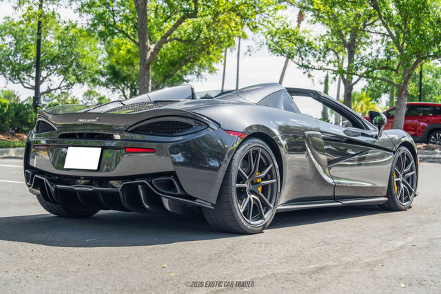 Used 2018 McLaren 570S Spider image 8