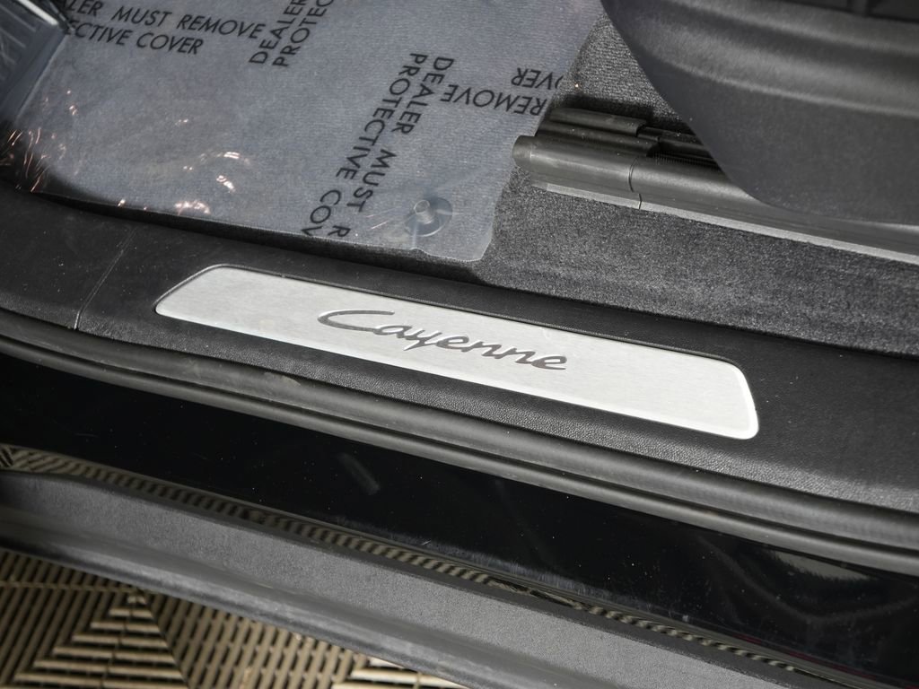 Certified 2024 Porsche Cayenne AWD/4WD image 22