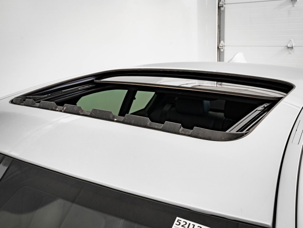 Used 2014 BMW 550i xDrive Sedan image 14