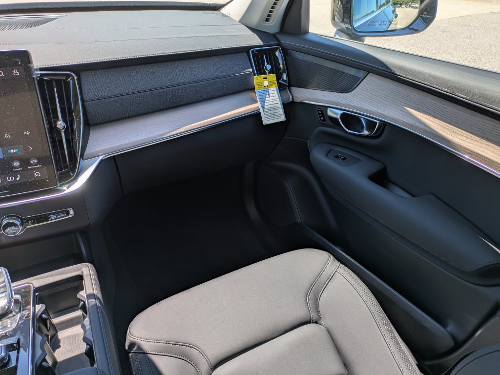 New 2026 Volvo XC90 B6 Plus w/ Protection Package Premier AWD/4WD image 16