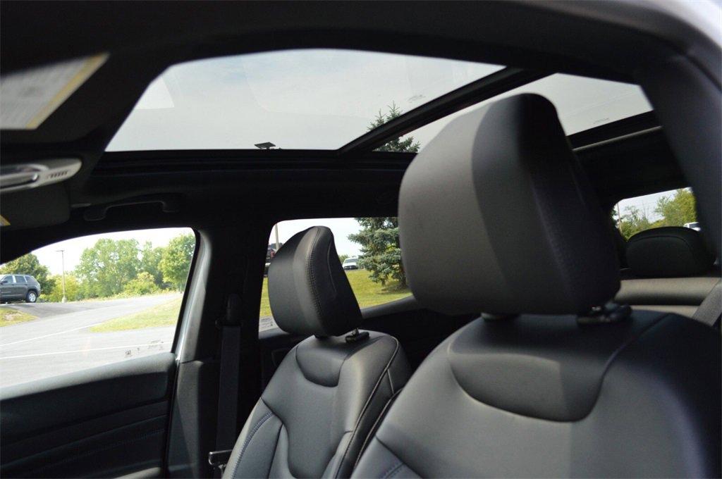 New 2025 Jeep Compass Limited w/ Sun and Sound Group image 13