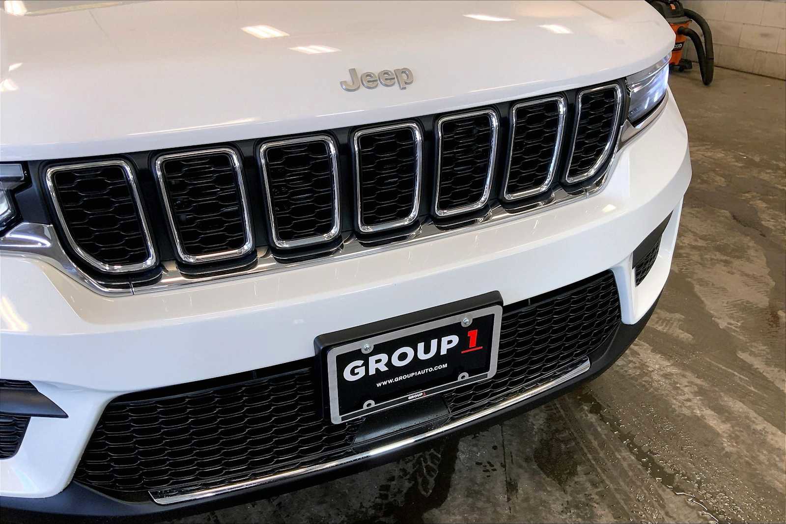 Used 2024 Jeep Grand Cherokee Laredo X w/ Trailer Tow Package image 32