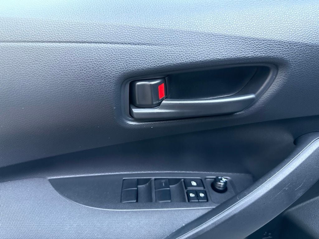 Used 2022 Toyota Corolla LE w/ LE Convenience Package FWD image 13