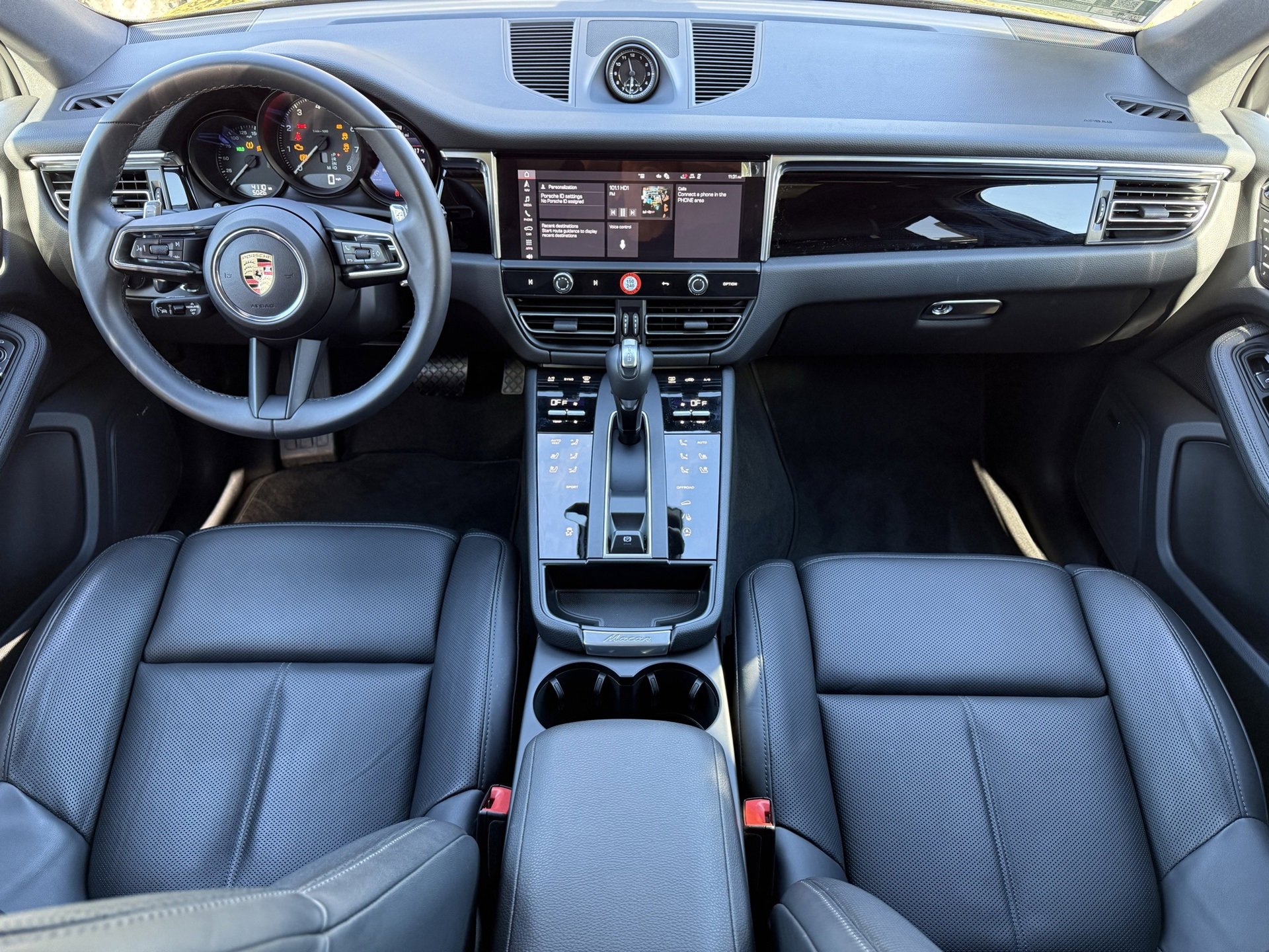 Used 2025 Porsche Macan image 14