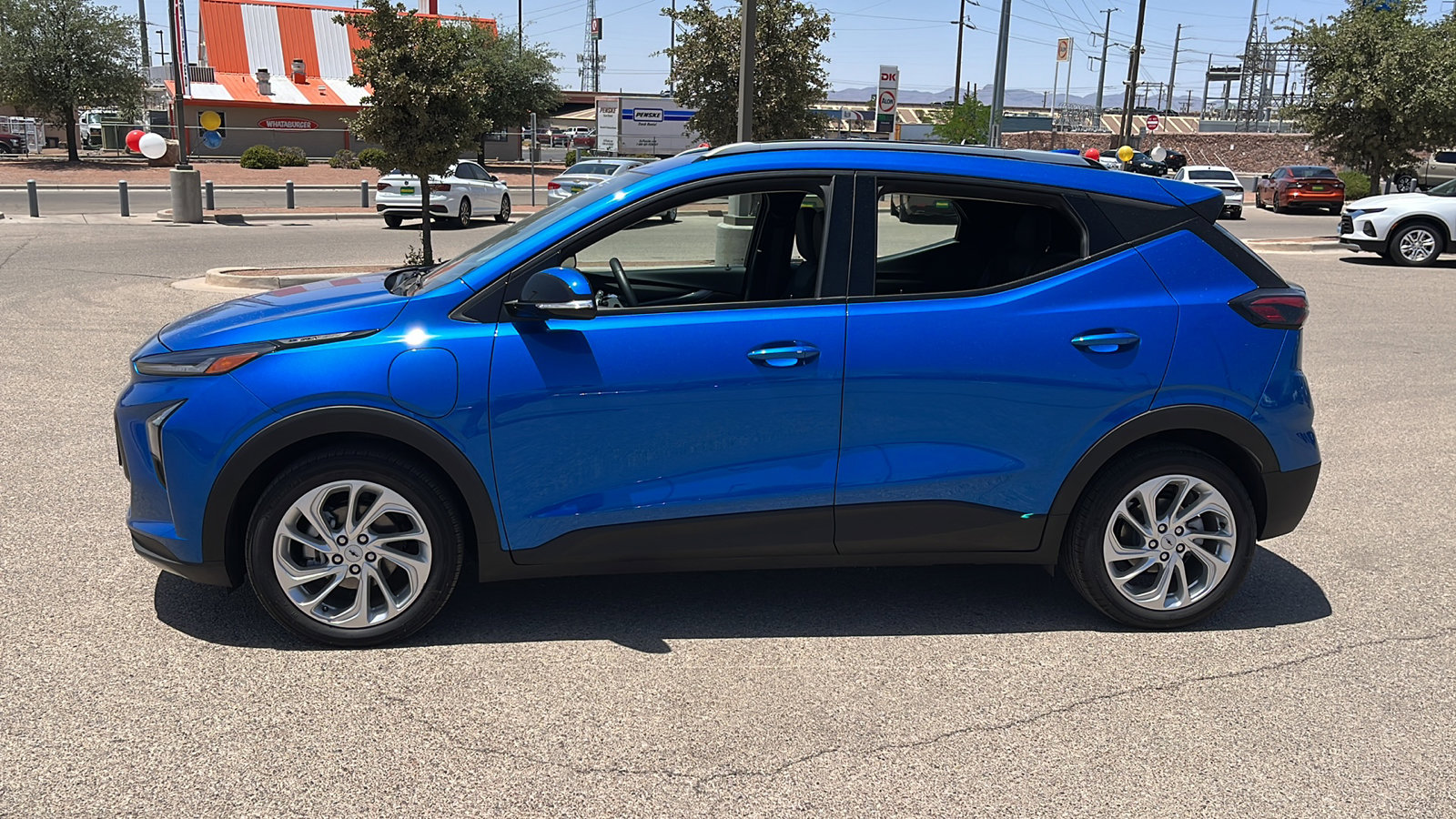 Used 2023 Chevrolet Bolt EUV LT w/ Comfort Package image 4