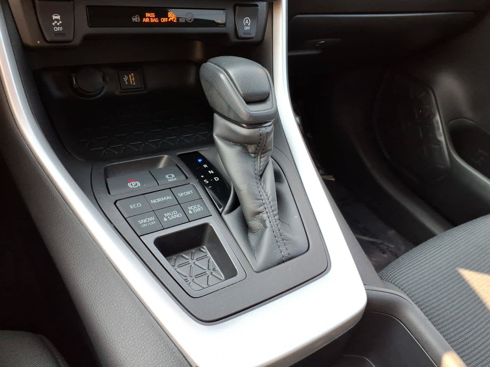 Used 2023 Toyota RAV4 LE AWD/4WD image 19