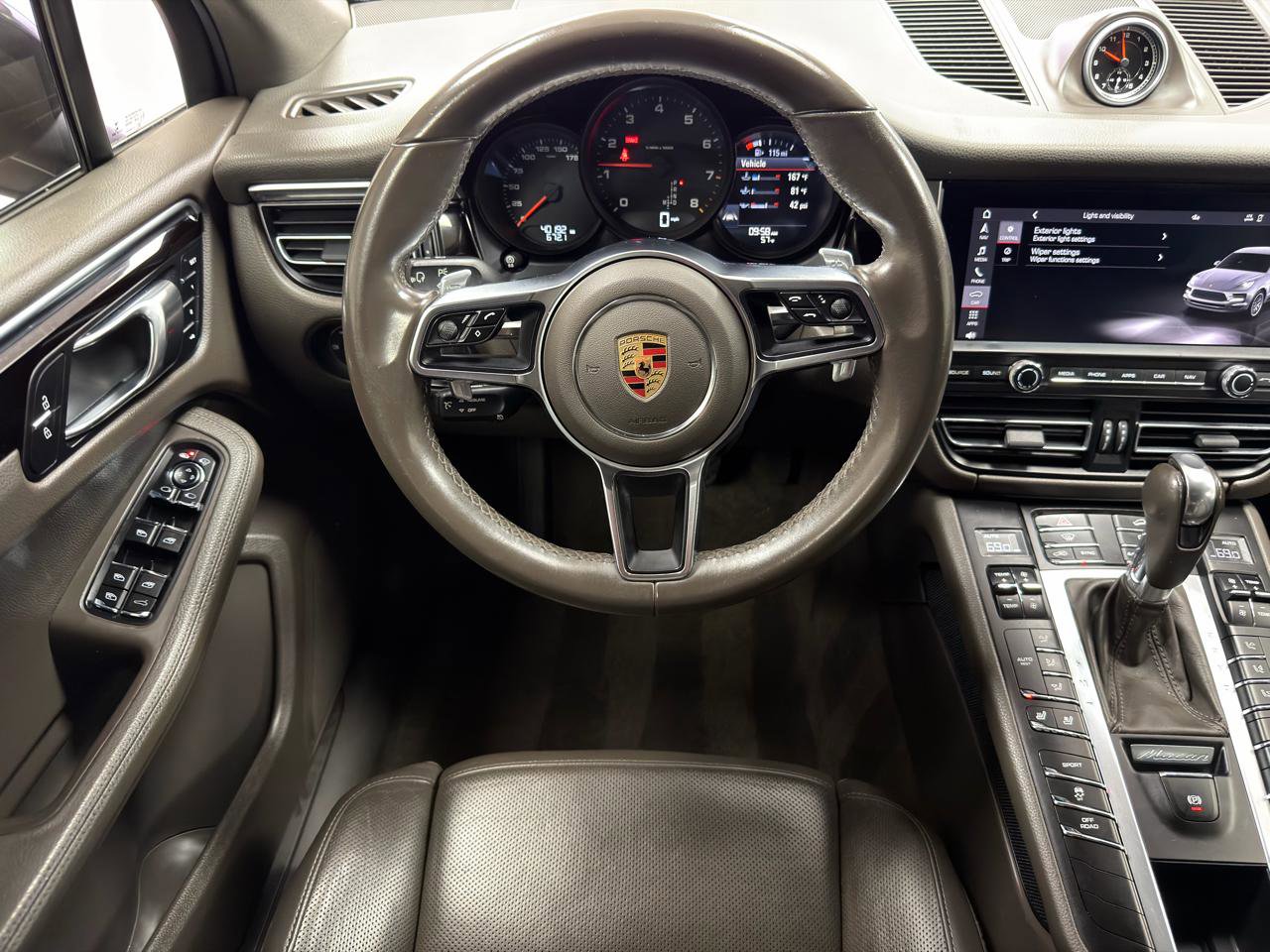 Used 2020 Porsche Macan w/ Premium Package Plus AWD/4WD image 28