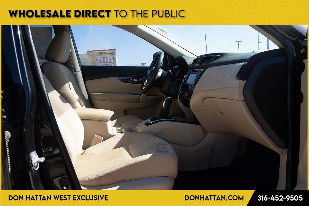 Used 2017 Nissan Rogue SV w/ SV Premium Package image 23