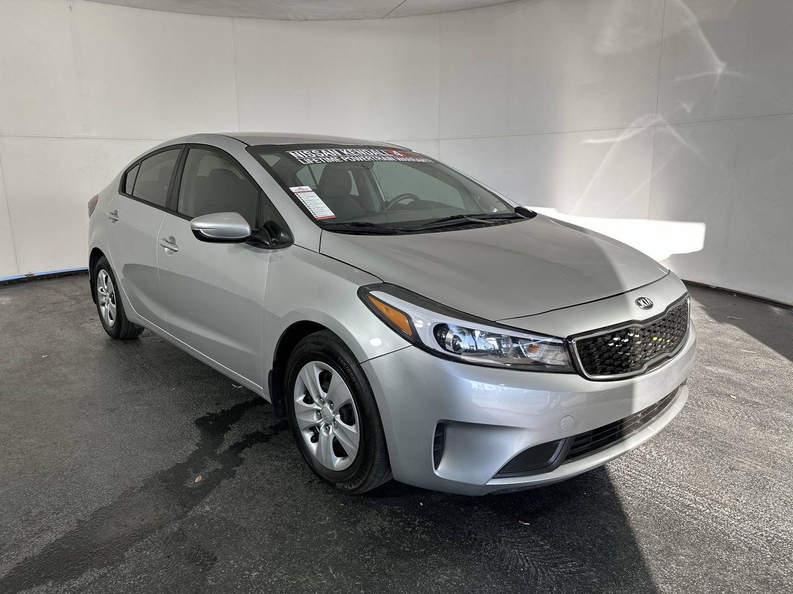 Used 2017 Kia Forte LX image 2