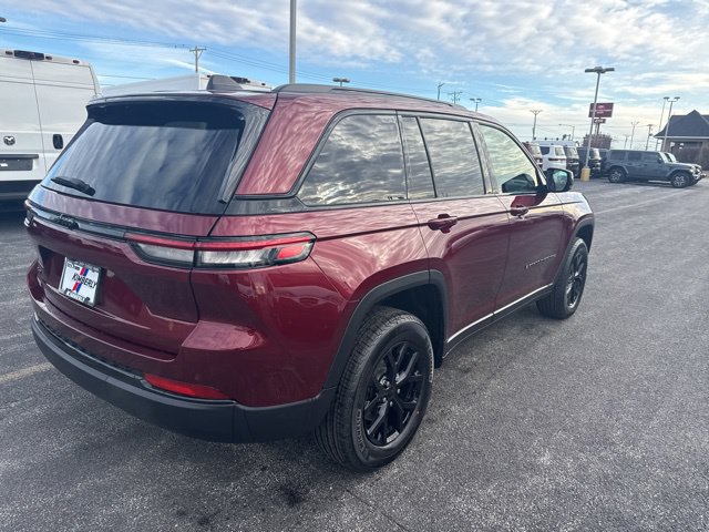 New 2025 Jeep Grand Cherokee Altitude w/ Trailer Tow Package AWD/4WD image 9