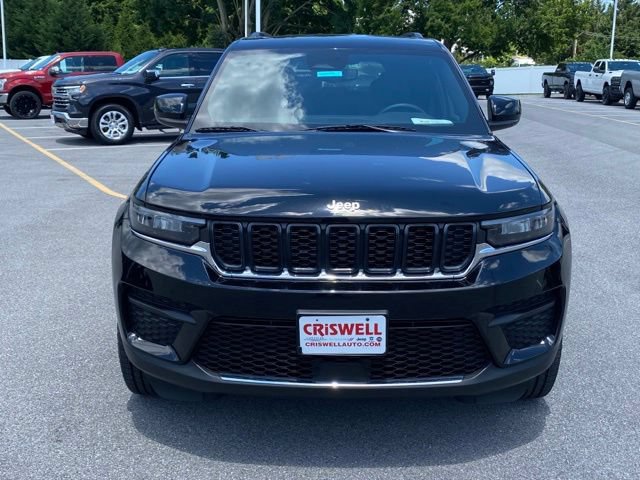 Used 2024 Jeep Grand Cherokee Laredo AWD/4WD image 8