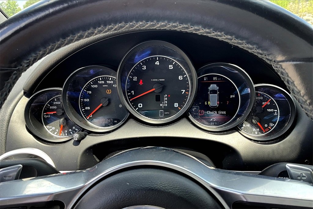 Used 2018 Porsche Cayenne Platinum Edition w/ Premium Package Plus image 18