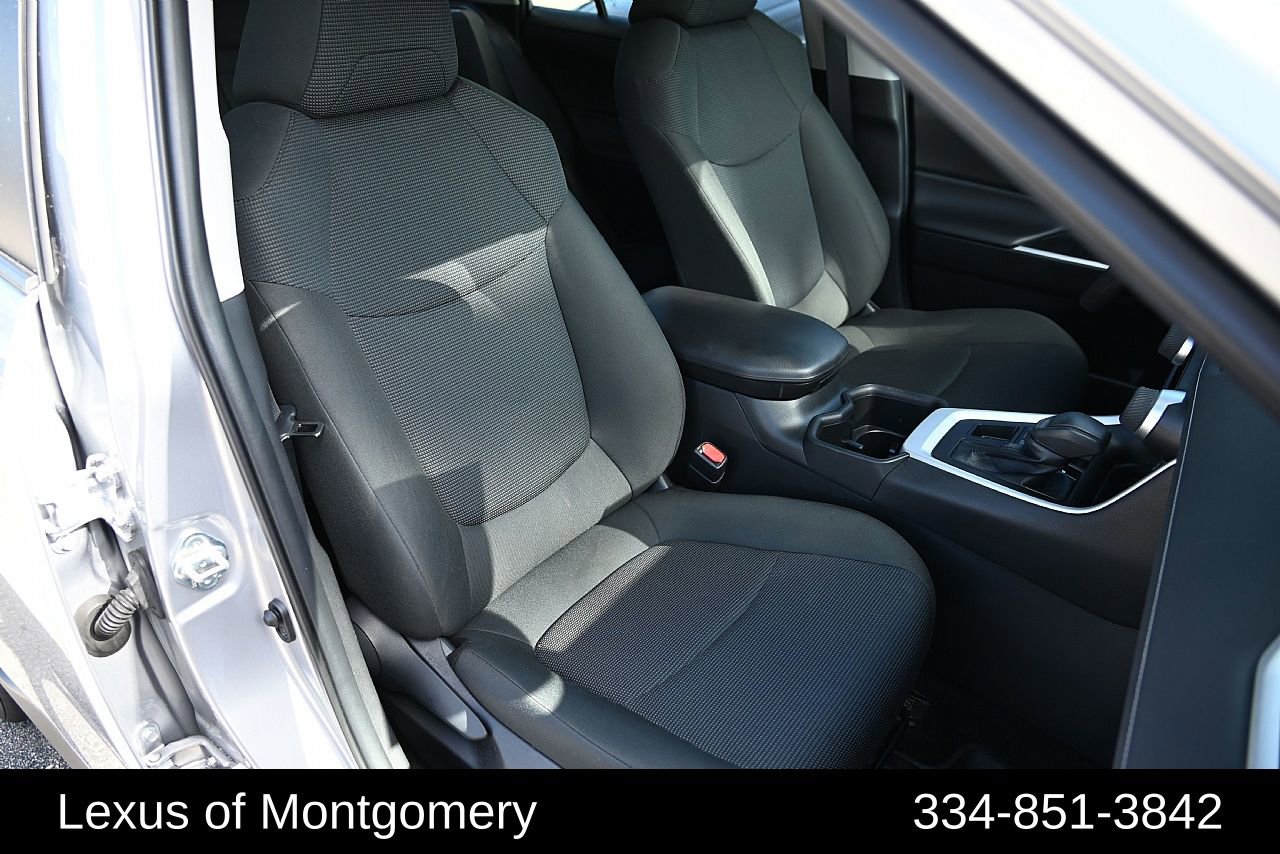 Used 2022 Toyota RAV4 LE image 9