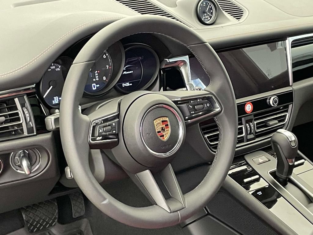 New 2025 Porsche Macan image 4