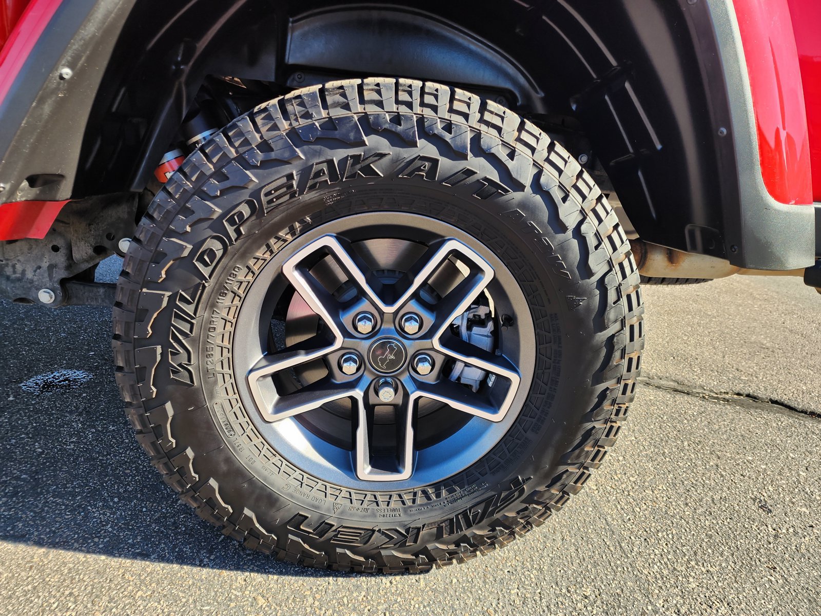 Used 2025 Jeep Gladiator Mojave AWD/4WD image 14