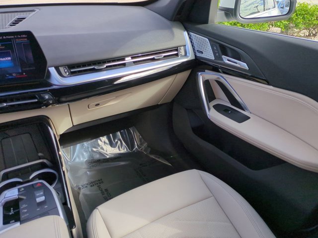 Used 2023 BMW X1 xDrive28i w/ Premium Package image 16