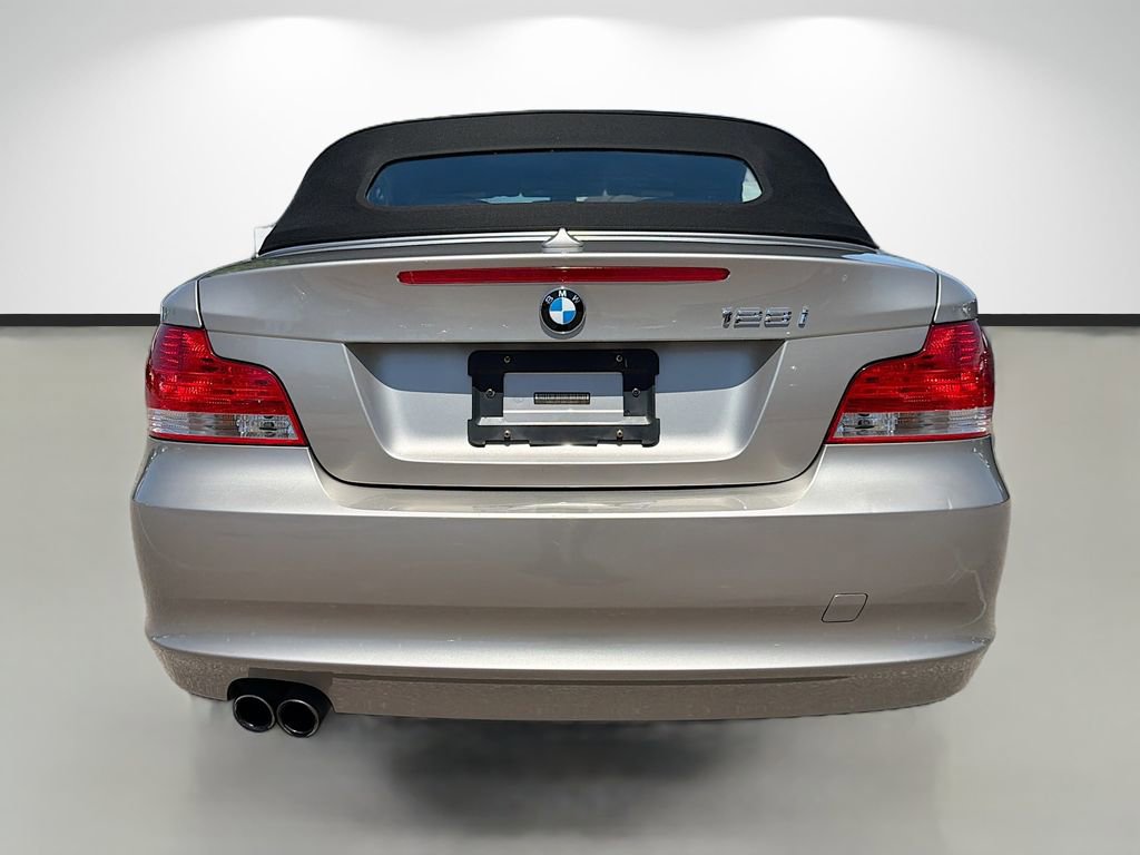 Used 2011 BMW 128i Convertible image 4