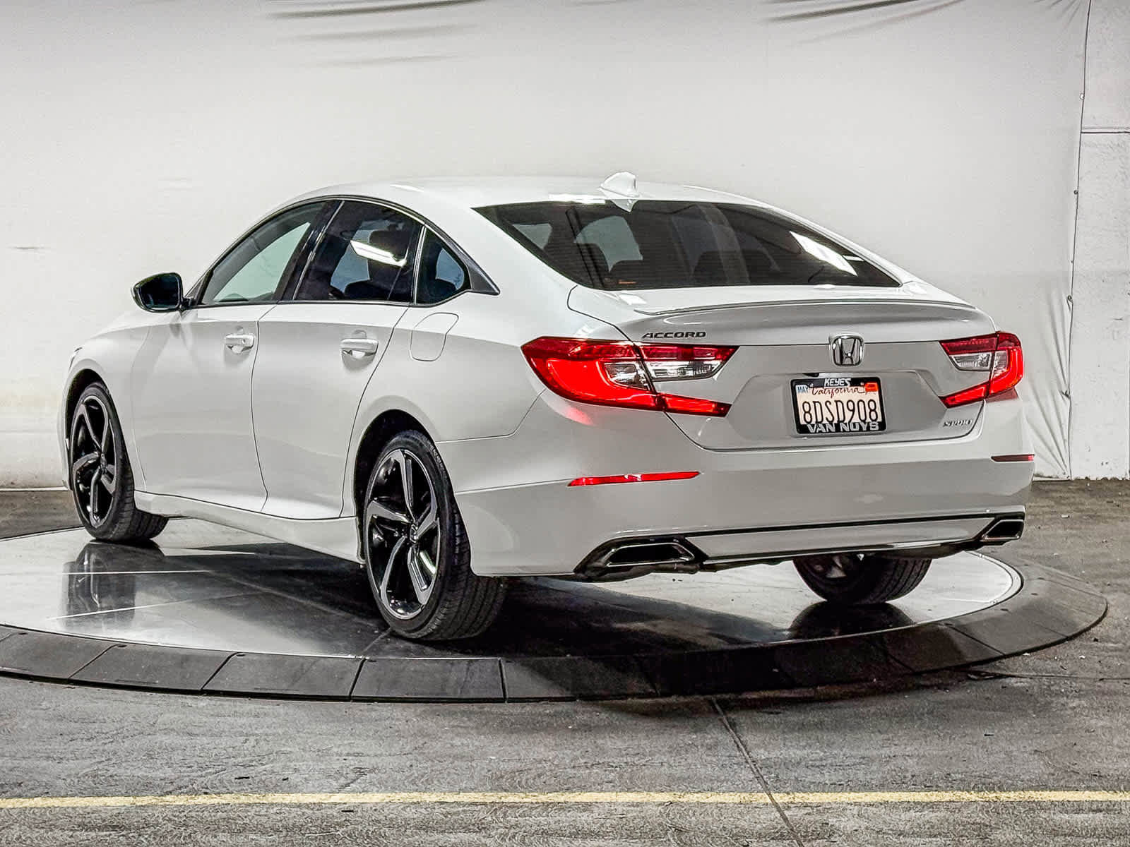 Used 2018 Honda Accord Sport image 2