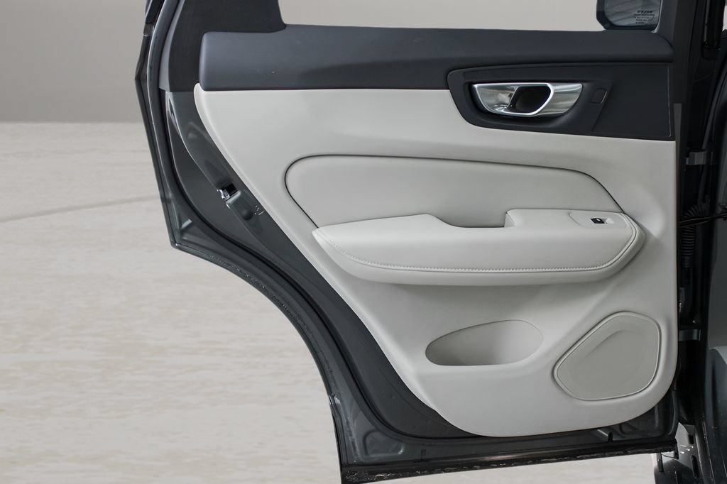Certified 2026 Volvo XC60 T8 Ultra w/ Protection Package Premier AWD/4WD image 24