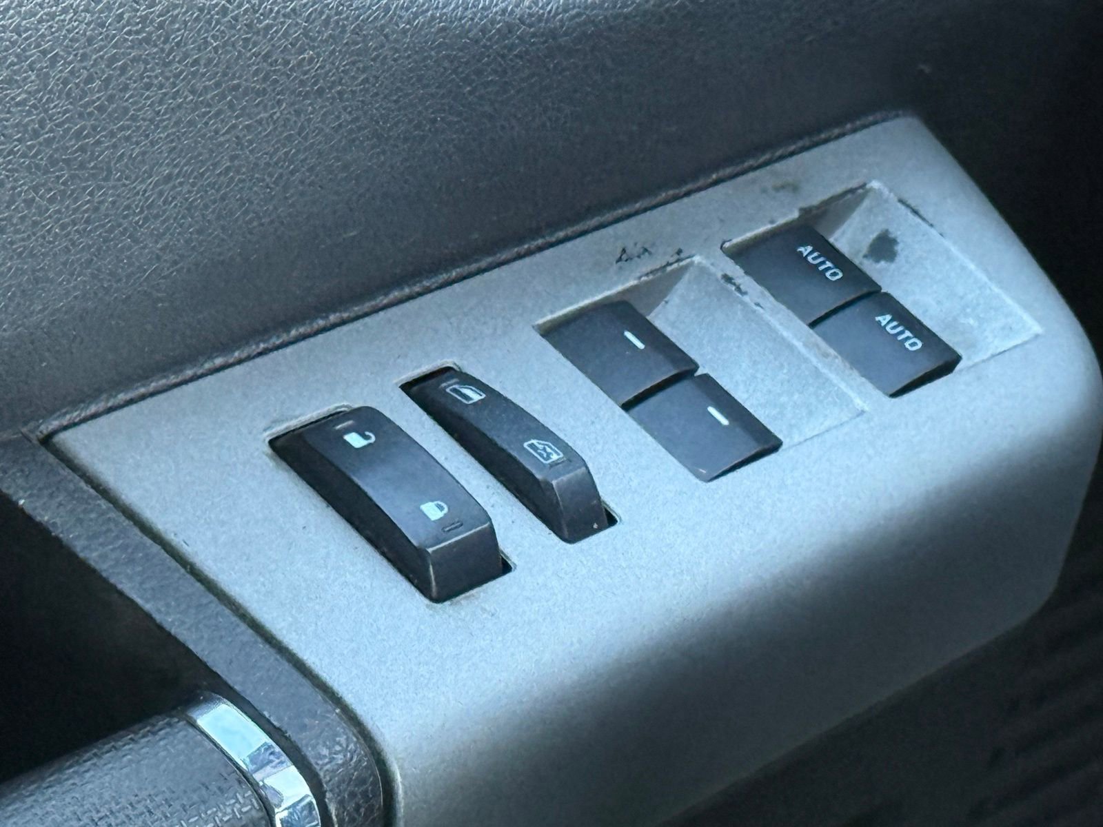 Used 2015 Ford F350 Lariat w/ Lariat Chrome Package image 31