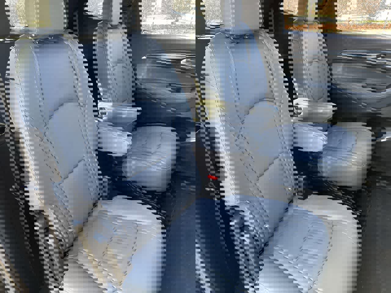 Used 2023 Buick Enclave Essence image 15