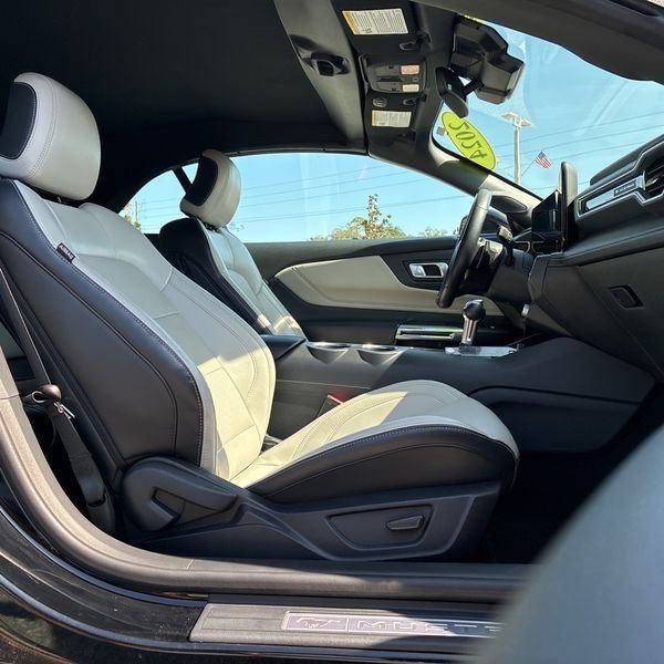 Used 2024 Ford Mustang GT Premium image 6