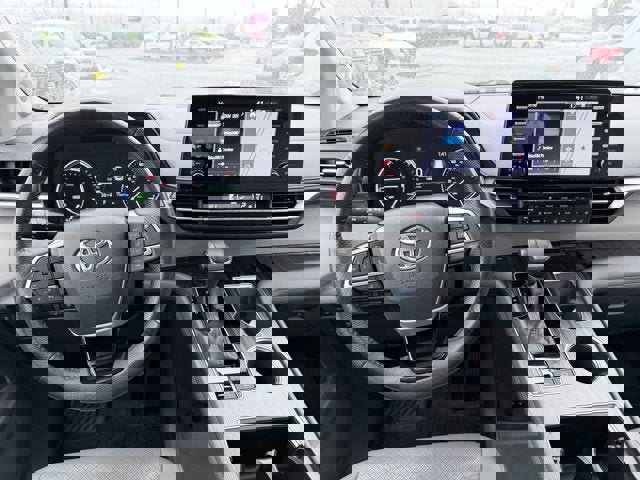 Used 2021 Toyota Sienna Limited image 18