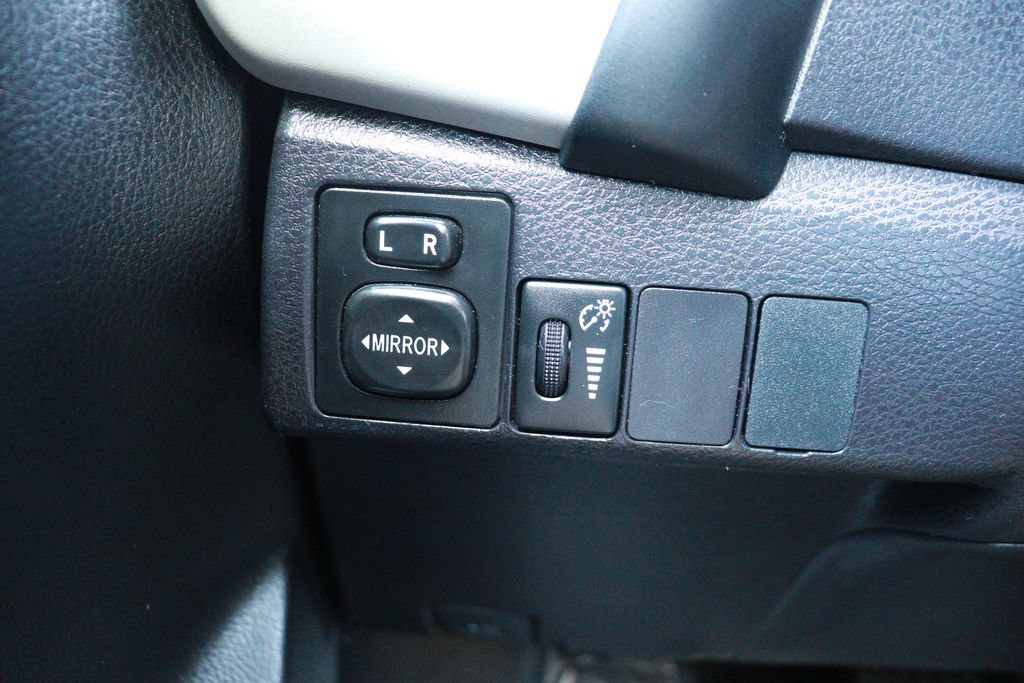 Used 2017 Toyota Corolla LE w/ Carpet Mat Package (TMS) FWD image 27
